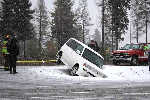 Photo by TONIA BROOKS
During the initial hours of a Nov. 12, snowfall, numerous slideoffs were reported throughout Boundary County. No one was injured in this one which occurred near Yoder&#146;s Market.