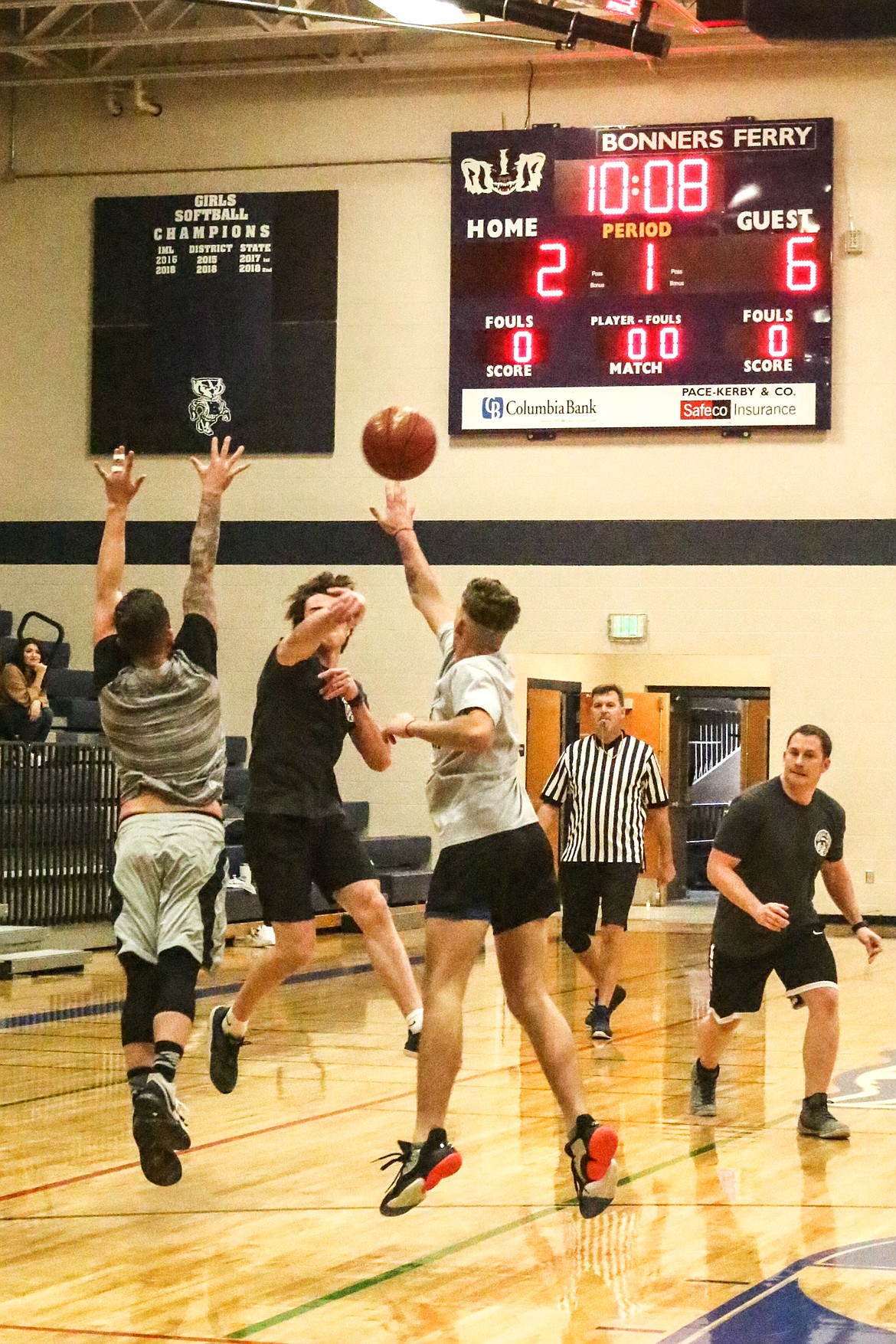 Photos by MANDI BATEMAN
Former Badger basketball players showed their skills, had fun connecting with old teammates, and helped raise money for the current basketball team at the second annual BFHS Alumni Tournament on Saturday, Dec. 28.