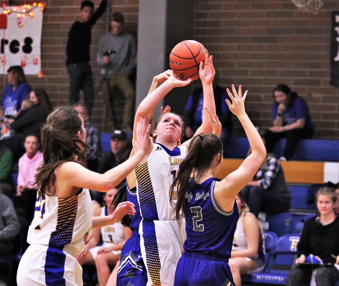 RILEY WILSON, center, shoots to score for Thompson Falls during their game against Mission last Thursday night. (John Dowd/Clark Fork Valley Press)