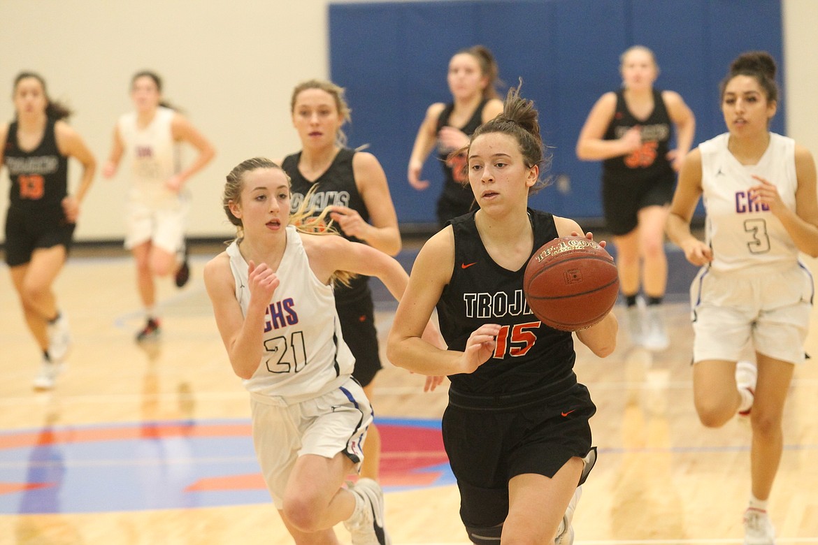 MARK NELKE/Press
Katie Fleming of Post Falls drives to the basket as Jadyn Chavez of Coeur d&#146;Alene defends Thursday night at Coeur d&#146;Alene&#146;s Viking Court.