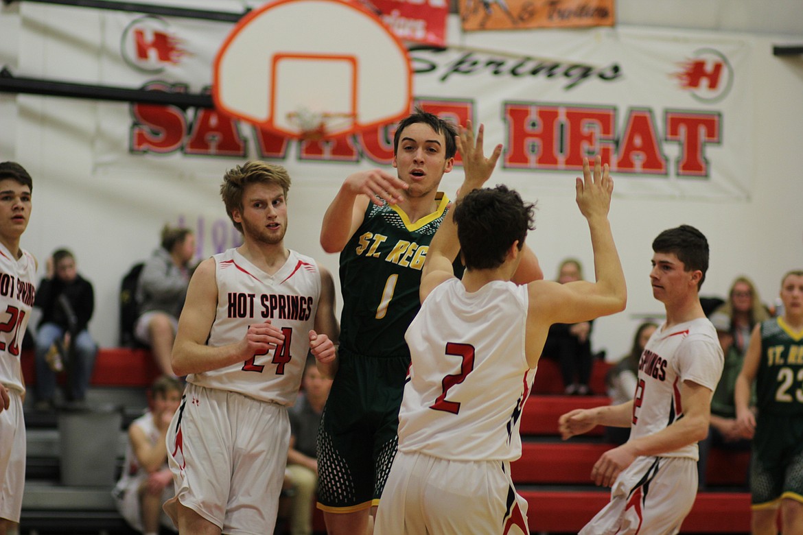 St. Regis&#146; Nicholas Day (1) passes the ball against the defense of Hot Springs players Luke Waterbury (24) and Lincoln Slonaker (2). (Chuck Bandel/Mineral Independent)