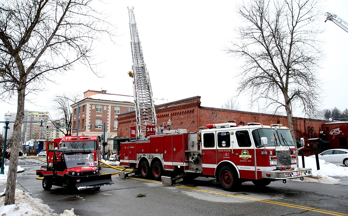 Coeur d&#146;Alene fire mops up a fire at Lakeside Avenue and Fourth Street that damaged at least five businesses including Schmidty&#146;s Burgers, Heart City Tattoo and Cole Taylor Salon and others. No one was injured. (LOREN BENOIT/Press)