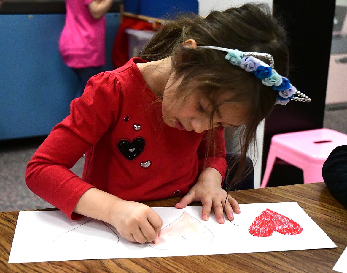 Ruder Elementary kindergartner Sayde Soto using oil pastels to color in her pop art Valentine's hearts Wednesday, Jan. 22. (Teresa Byrd photo)