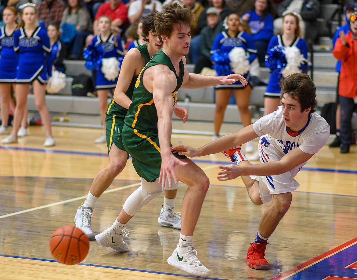 Mason Peters saves the ball from going out of bounds against the Bulldogs Friday.