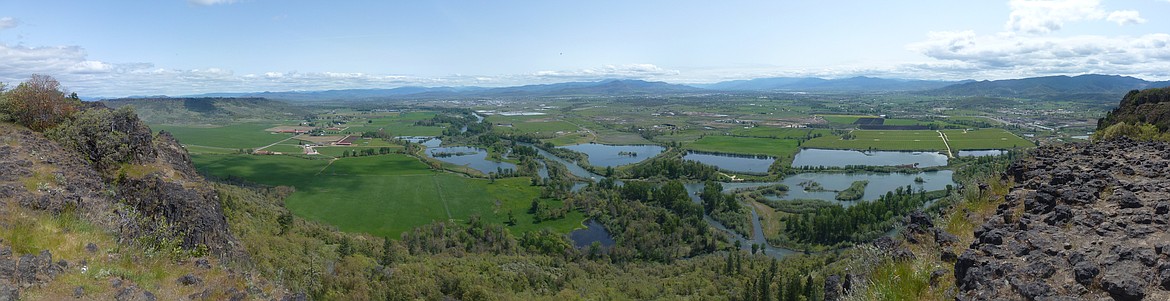 CREATIVE COMMONS
This bucolic scene today of southern Oregon as viewed from Lower Table Rock was part of the Rogue River area where fierce battles took place in the 1850s as local Indian tribes fought to keep encroaching white settlers out.