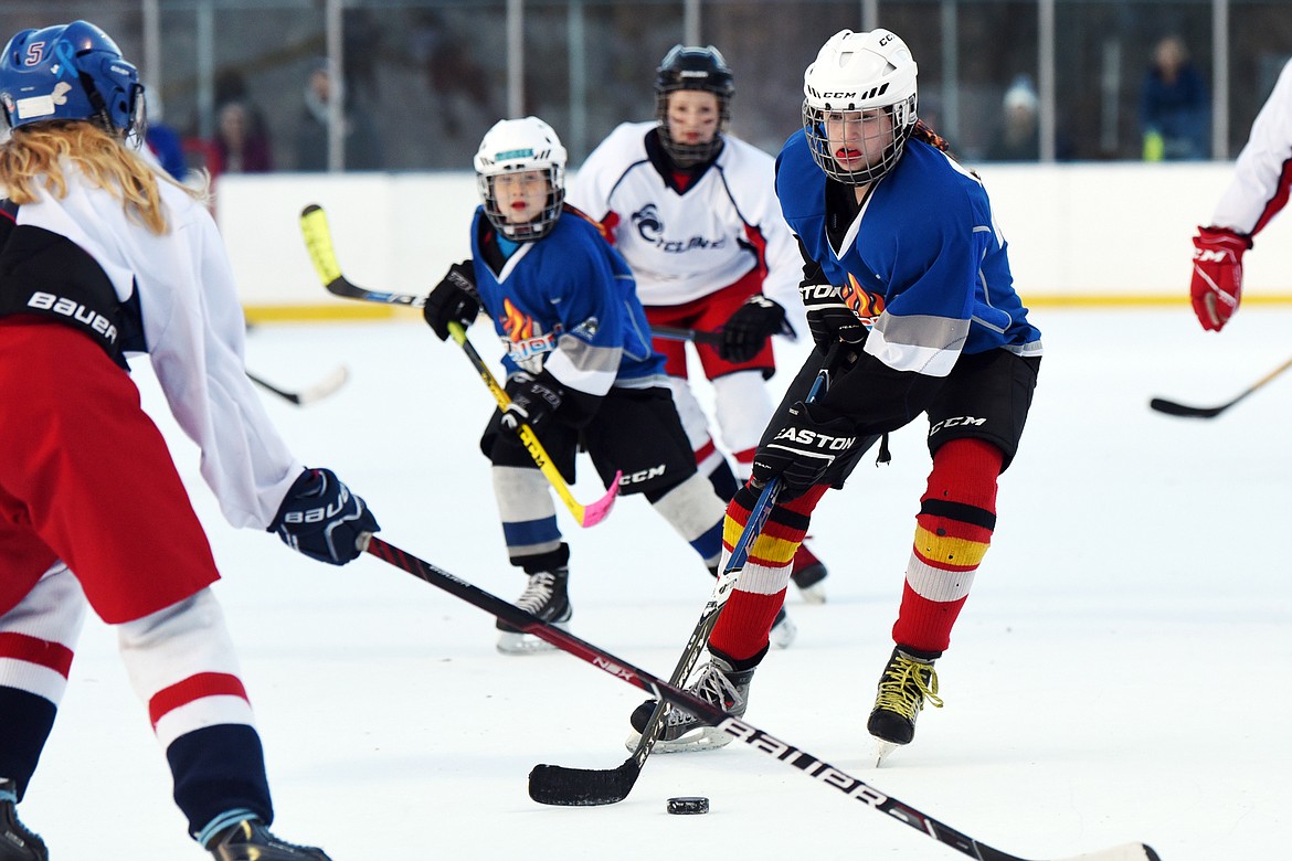 Margo Cummings (25) looks for an opening in the Lethbridge Cyclones defense.