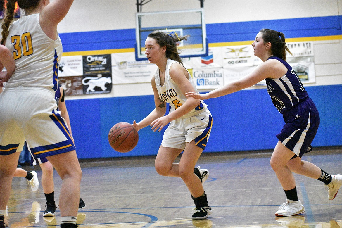 (Photo by DYLAN GREENE)
Senior Sara Hathaway cuts through the Mullan defense on Feb. 6.