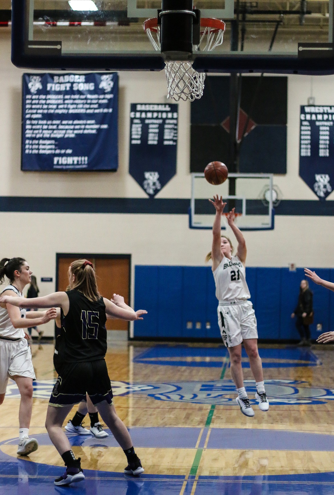 Photo by MANDI BATEMAN 
Holly Ansley takes a shot.