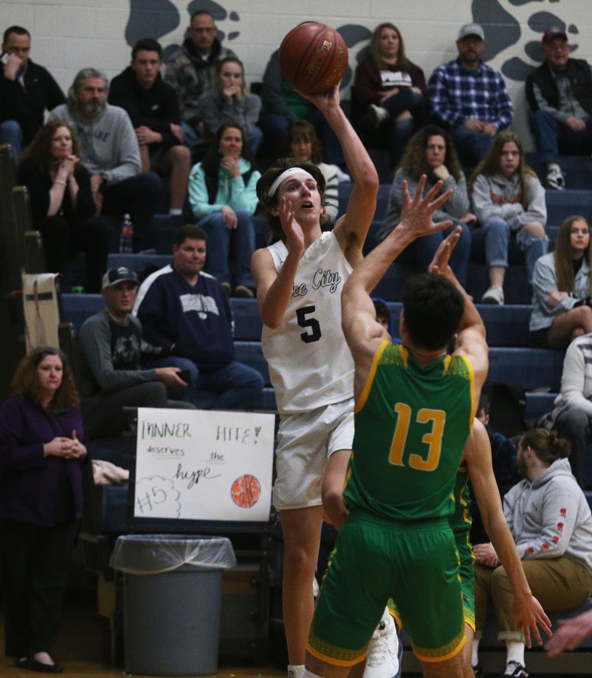 Lake City&#146;s Jack Kiesbuy shoots a two-pointer over Lakeland&#146;s Ammon Munyer.