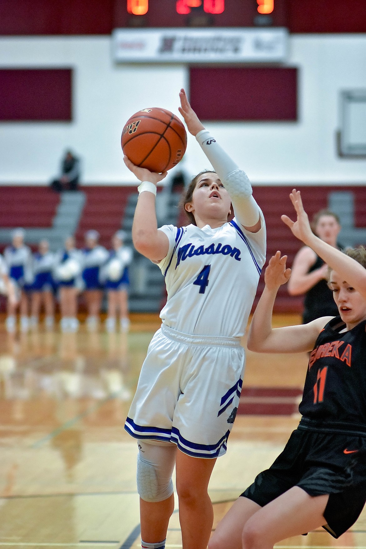 Azia Umphrey of Mission shoots against Eureka during divisional play in Hamilton last weekend. (Christa Umphrey photo)