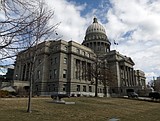 House panel OKs teacher pay raise bill