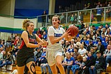 Warden rebounds from loss to reach state quarterfinals