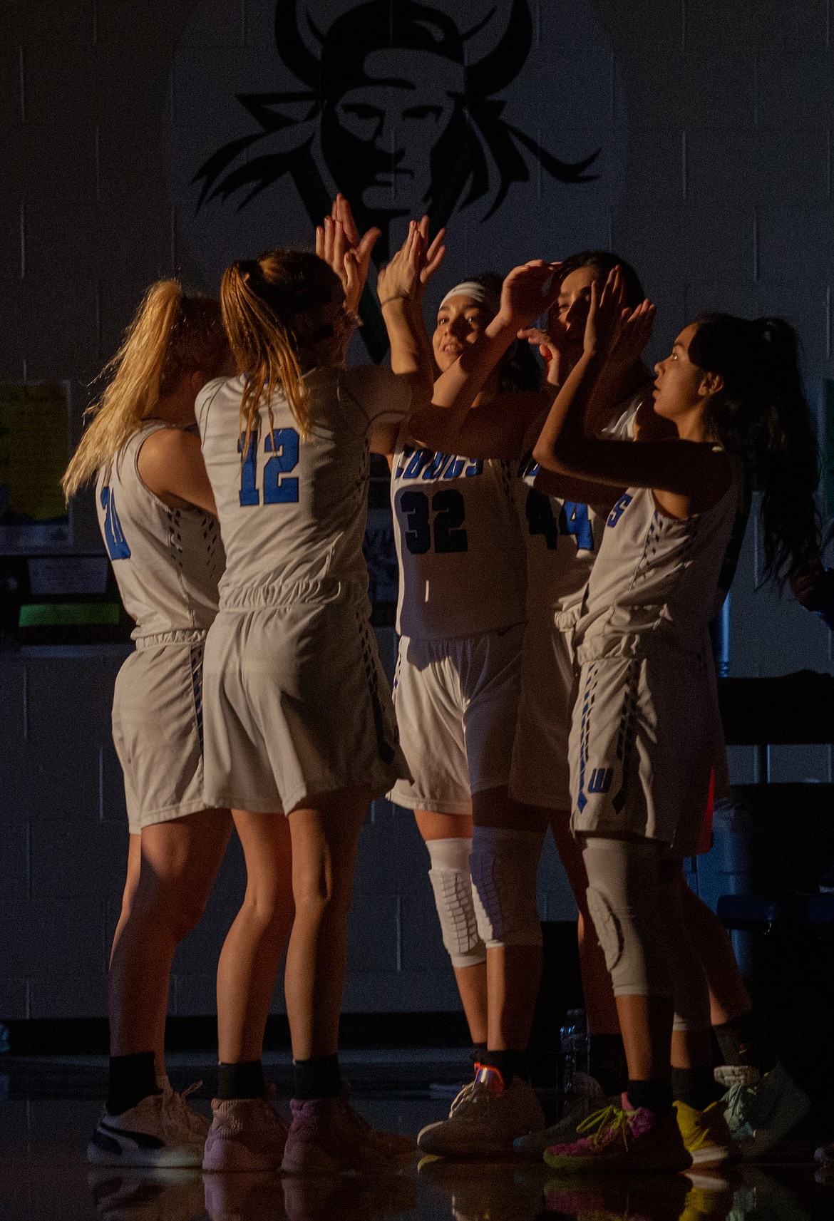Casey McCarthy/The Sun Tribune
The Warden Cougars starting five get set for their game against Kings on Saturday afternoon at Big Bend Community College.