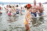Huge crowd swims, shivers