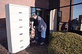 Helpers deliver for Dirne