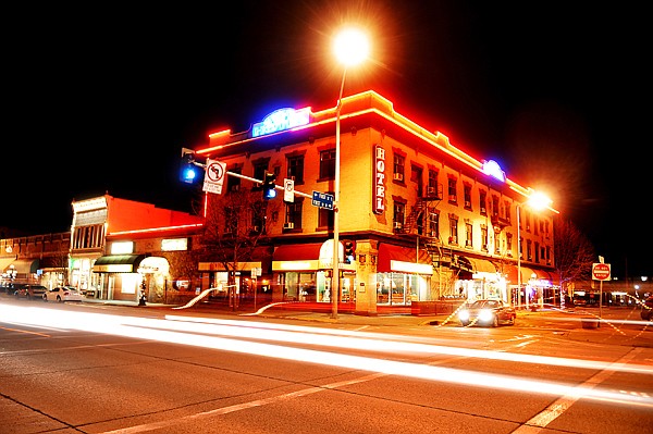 &lt;p&gt;The lights of the Kalispell Grand Hotel glow brightly against
the night sky on Wednesday in downtown Kalispell.&lt;/p&gt;