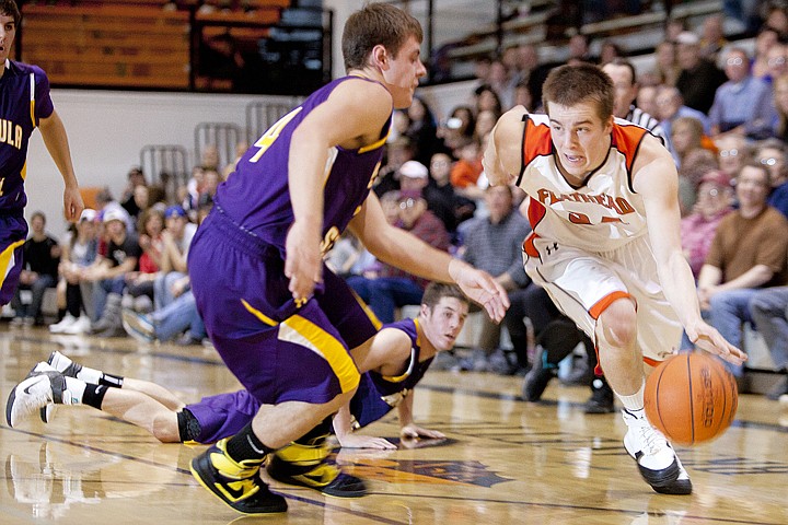 &lt;p&gt;After recovering a loose ball, Flathead senior Al Michael
Olszewski (right) drives past a Missoula Sentinel defender during
Thursday&#146;s Western AA opener at FHS.&lt;/p&gt;