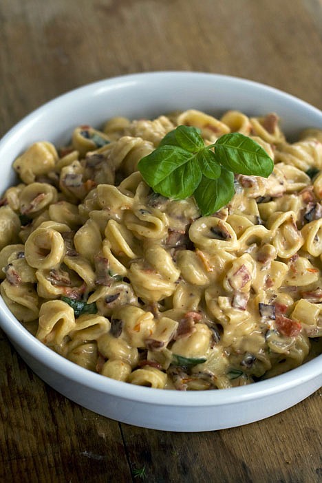 <p>This Nov. 28, 2011 photo shows Italian macaroni and cheese in Concord, N.H. Inspired by the Italian sub popular in the Northeast, this recipe uses sauteed salami, garlic peppers, sun-dried tomatoes and onion. (AP Photo/Matthew Mead)</p>