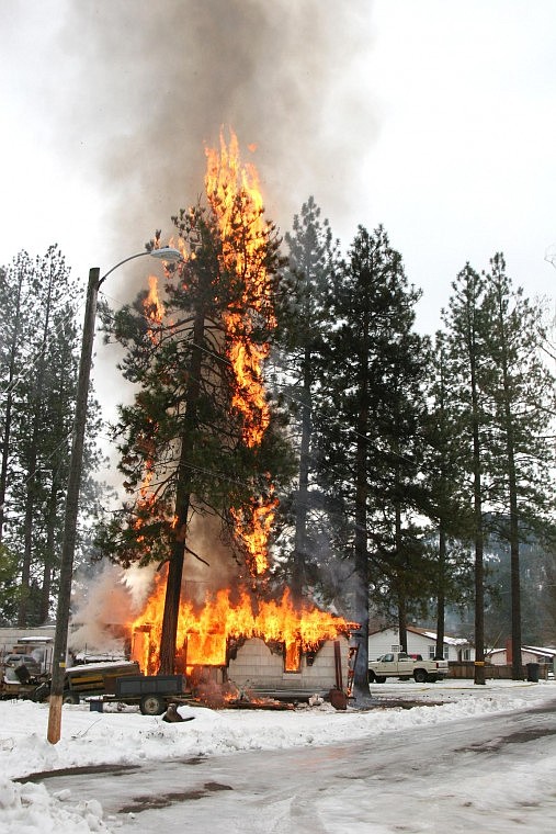 Superior Fire Department puts out garage fire