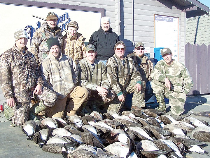 Levi &amp; Mike Meseberg, Nic Anderson, Brian, Matt &amp; Greg Baltzell, Ken Williams, Dick Hampton, Sharon &amp; Wes Childress all enjoyed and early day of goose limits on the Royal Slope.