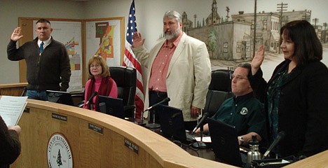 &lt;p&gt;Courtesy photo Standing from left, Rathdrum City Council member Fred Meckel, Mayor Vic Holmes and council member Debbie Holmes, all re-elected in November, are sworn in during Tuesday night&Otilde;s council meeting. Sitting are council members Paula Laws and Mark Worthen.&lt;/p&gt;