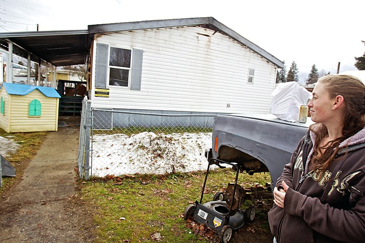 &lt;p&gt;JEROME A. POLLOS/Press Cheryl Sutton stands outside the mobile home Monday where she was renting a room in when a fire destroyed the residence early Sunday morning trapping a four-year-old girl inside. The girl's father was able to break out the window and rescue the girl with Sutton's assistance.&lt;/p&gt;