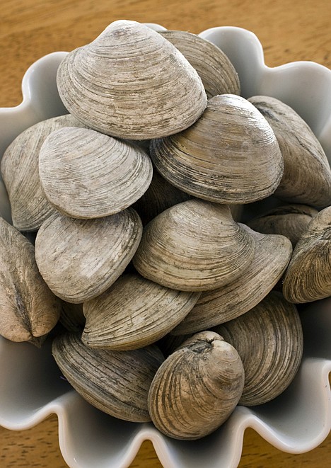 <p>Clams, a symbol of prosperity in Chinese cooking, are often found at Chinese New Year's banquets.</p>