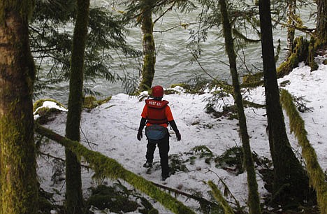 &lt;p&gt;A member of the Multnomah County Sheriff Search and Rescue team searches along the Clackamas River for a 6-year-old who on Sunday had fallen into the stream and was swept on downriver Monday, Jan. 23, 2012, in Mount Hood National Forest, near Estacada, Ore. The water temperature Monday morning was just above freezing, and the river is carrying a heavy load of trees and roots, imperiling rescue workers, police said. (AP Photo/Rick Bowmer)&lt;/p&gt;