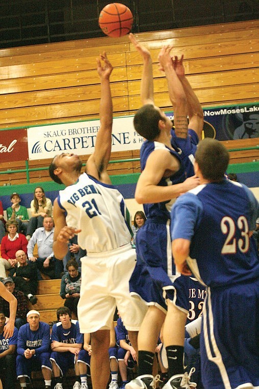 Ben Olayinka (21) of Big Bend fights for one of his 22 rebounds against Blue Mountain CC on Friday night. Olayinka and the Vikings won two home games this weekend.