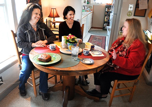 &lt;p&gt;From left, e-book marketing expert Roxanne McHenry and local
authors Kathy Dunnehoff and Deborah Epperson gather for banana nut
bread and tea at Dunnehoff&#146;s home in Kalispell Jan. 13. McHenry has
helped Dunnehoff and Epperson market their books for devices such
as the Amazon Kindle.&lt;/p&gt;