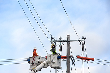 &lt;p&gt;GABE GREEN/Press Linemen with Avista Utilities work on installing a new power line along 11th Street in Coeur d&#146;Alene Tuesday which will connect to the Coeur d&#146;Alene Resort Golf Course.&lt;/p&gt;