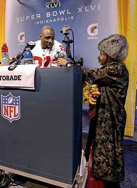 &lt;p&gt;New York Giants running back Brandon Jacobs answers questions during Media Day for NFL football's Super Bowl XLVI Tuesday, Jan. 31, 2012, in Indianapolis. (AP Photo/Eric Gay)&lt;/p&gt;