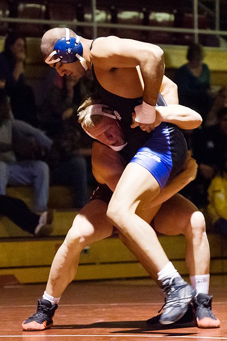 &lt;p&gt;VJ Guilio, of North Idaho College, takes a single leg shot on Simon Fraser's Manvir Sahota, top, during the 197-pound match.&lt;/p&gt;