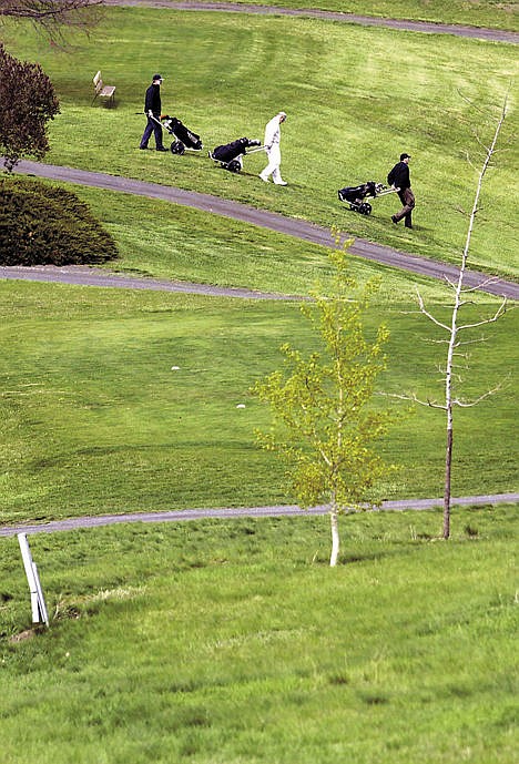 &lt;p&gt;Golfers walk to the next tee at the Washington State University golf course in Pullman on April 20, 2004.&#160;&lt;/p&gt;