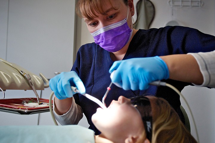 &lt;p&gt;JEROME A. POLLOS/Press Larissa Conley, a dental assistant at Dirne Dental Care, performs a teeth cleaning Friday for Zaidee Dunn, 6, during the Give Kids a Smile Day. Staff at Dirne Dental Care and Avondale Dental Center provided dental care for area children free of charge.&lt;/p&gt;