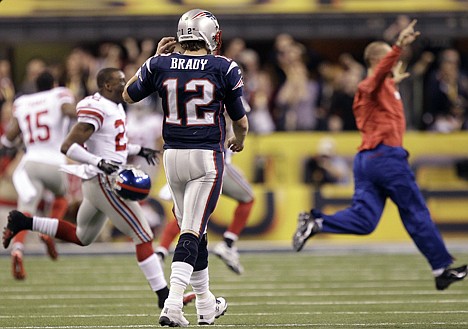 &lt;p&gt;New England quarterback Tom Brady walks off the field after the Patriots lost the Super Bowl to the New York Giants.&lt;/p&gt;