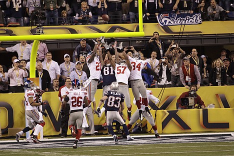 &lt;p&gt;On the final Hail Mary pass of the game, New England Patriots tight end Aaron Hernandez (81) fights for control of the ball with New York Giants safety Kenny Phillips (21), Jacquian Williams (57) and Deon Grant (34). The pass fell incomplete.&lt;/p&gt;