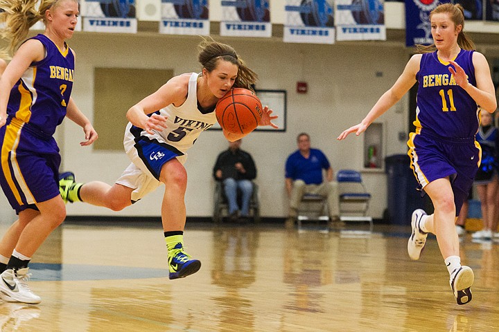 &lt;p&gt;SHAWN GUST/Press Coeur d'Alene's Sara Chalich dribbles up the court in the first half against Lewsiton.&lt;/p&gt;