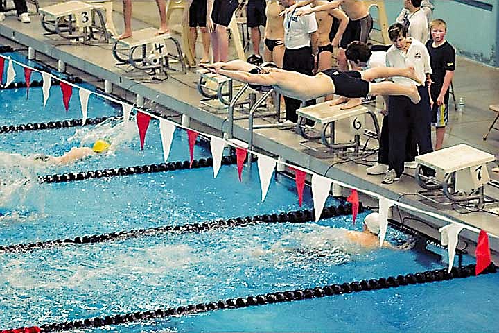 Ben Breakey leaves his blocks for the second leg of the 400 freestyle relay.