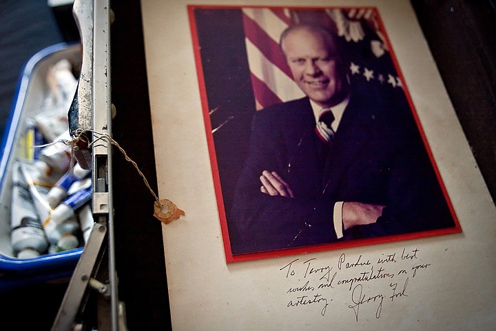 &lt;p&gt;A prize of Pardue's is an autographed picture of former Commander in Chief Gerald Ford, who hung two Pardue pieces in the White House during Ford's presidency.&lt;/p&gt;