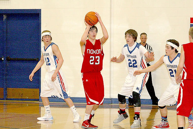 <p>Sophomore Zach Osborne lines up a shot during an away game against Superior.</p>