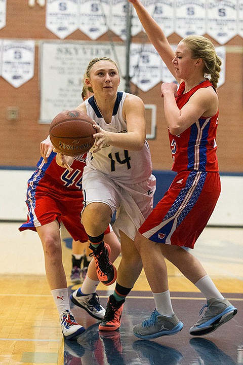 &lt;p&gt;Timberlake High&#146;s Kaylee Jezek drives between two Filer defenders to the basket.&lt;/p&gt;