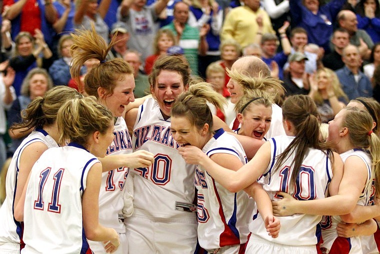 Northwestern Class A Divisional Tourney Day 3 - celebration