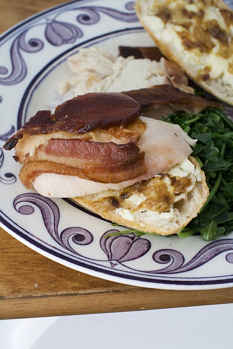 <p>Roasted chicken with 40 cloves of garlic and a bacon blanket is served.</p>