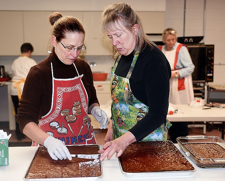 &lt;p&gt;Donnalee Forbes, left, and Joanna Griffin cut pans of brownies as they prepare for the once-a-month community dinner at the Canyon Elementary School on Thursday, February 26, in Hungry Horse. (Brenda Ahearn/Daily Inter Lake)&lt;/p&gt;