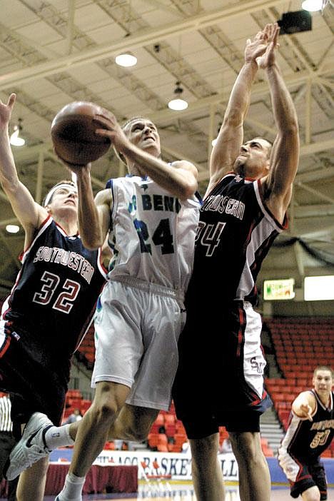 Big Bend's Kelly Rawlings fights for a basket between Southwestern Oregon's Jerrod Dastrup (32) and Josh Waite (24) in the opening possession of Friday's 79-68 loss to the Lakers at the Three Rivers Coliseum in Kennewick.<br>Brad Redford/ Columbia Basin Herald