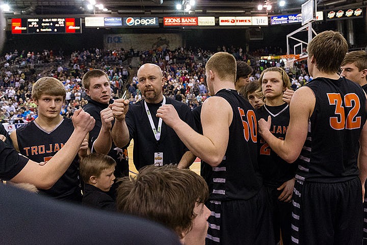 &lt;p&gt;Mike McLean rallies his team during a time-out late in the fourth quarter.&lt;/p&gt;