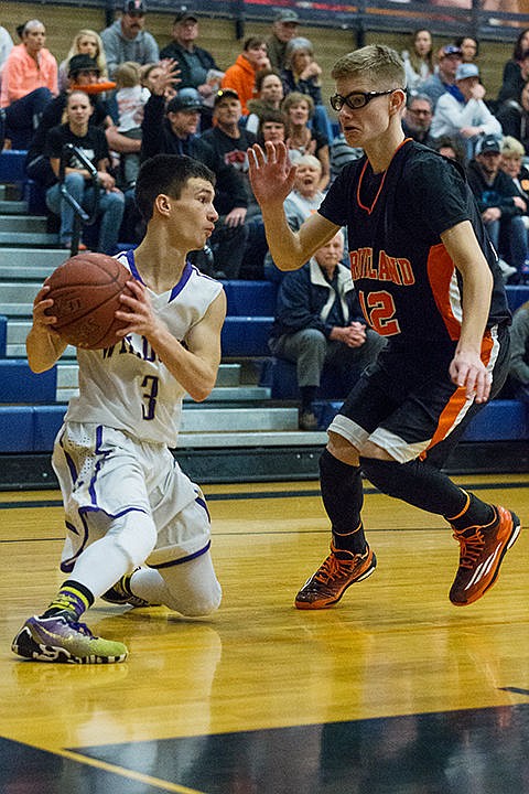 &lt;p&gt;Kellogg High&#146;s Ryan Martin jukes Fruitland&#146;s Conner Benear before passing the ball in the third quarter.&lt;/p&gt;