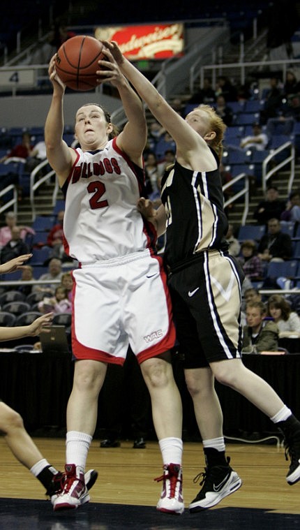 &lt;p&gt;Fresno State's Hayley Munro, left, pulls down a rebound against Idaho's Bianca Cheever, the transfer from North Idaho College.&lt;/p&gt;