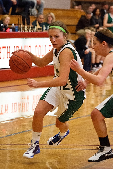 <p>Coeur d'Alene's Kyeli Parker dribbles around a South defender on Saturday.</p>